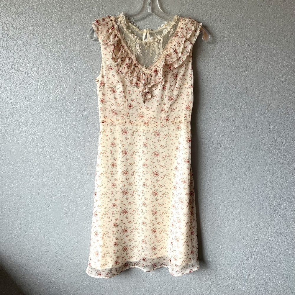 NWT - Avantlook floral dress with lace and ruffle neckline